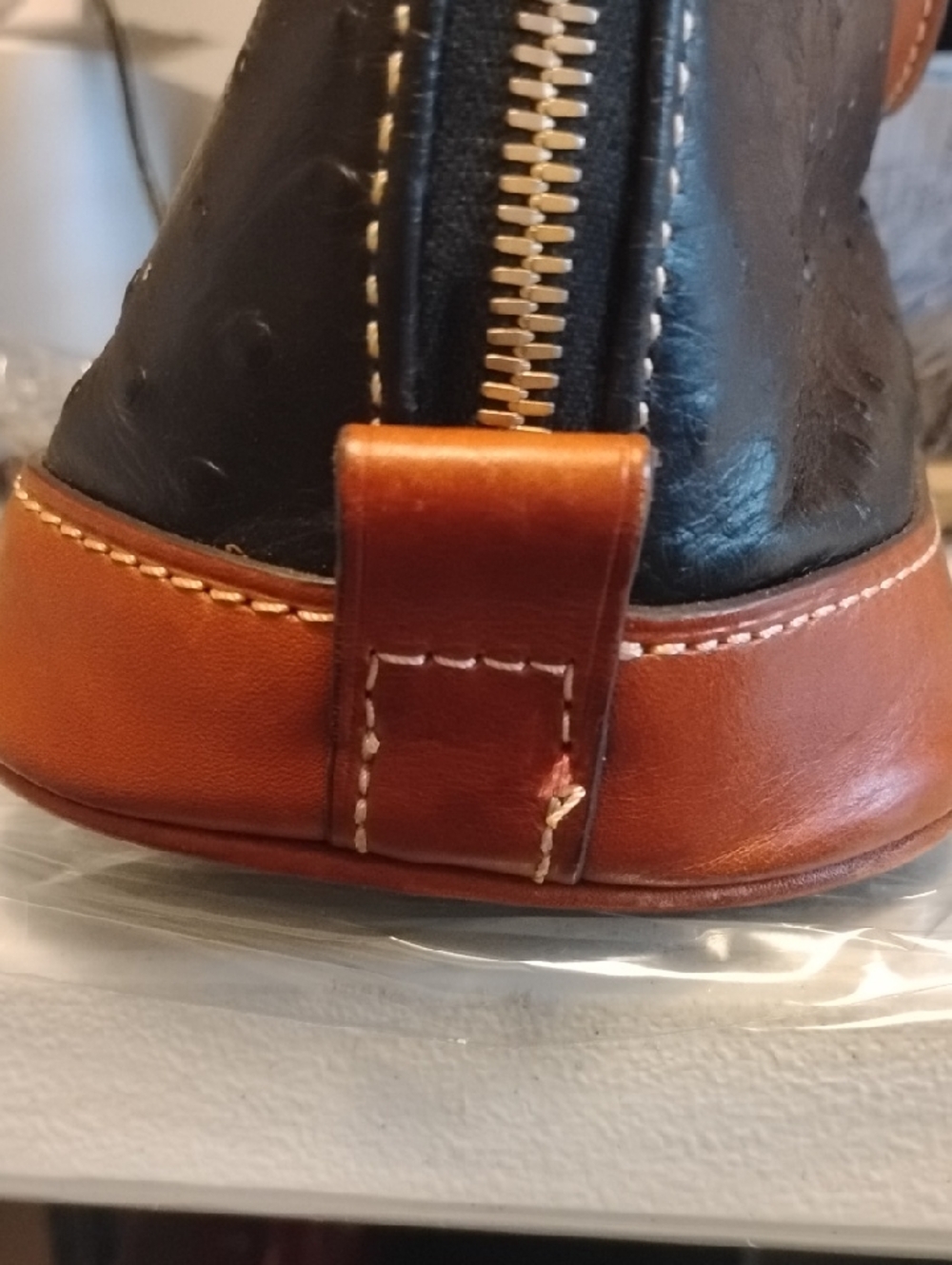 E-121 DOONEY&BOURKE OSTRITCH ZIP ZIP SATCHEL W/MATCHING WALLET - Picture 11 of 16